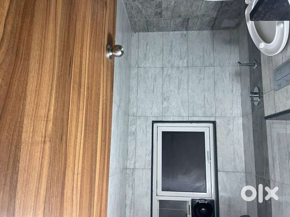 2bhk good condition flat with kitchne trolley