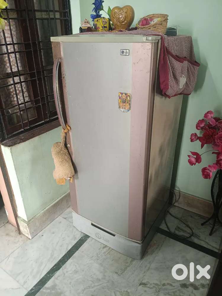LG fridge 225 l
