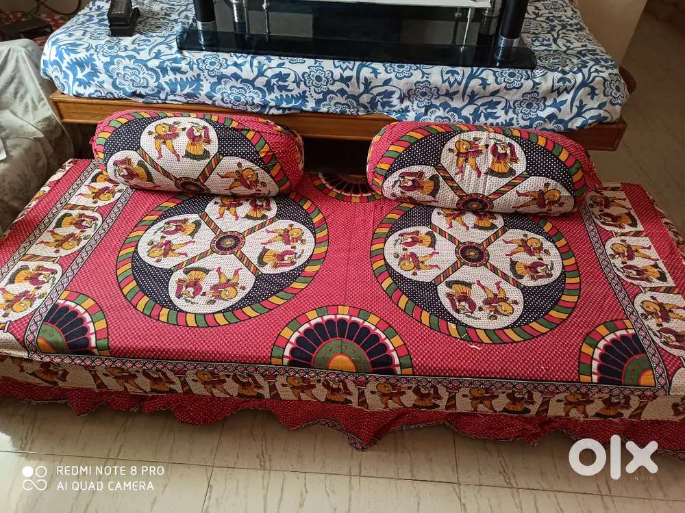 Diwan sat, palang, mattress,side two pillows