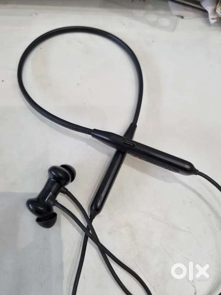 Urjant sell oneplus bullet z nack band