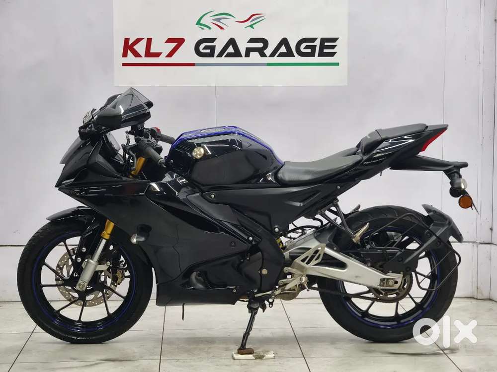 YAMAHA R15V4 MONSTER