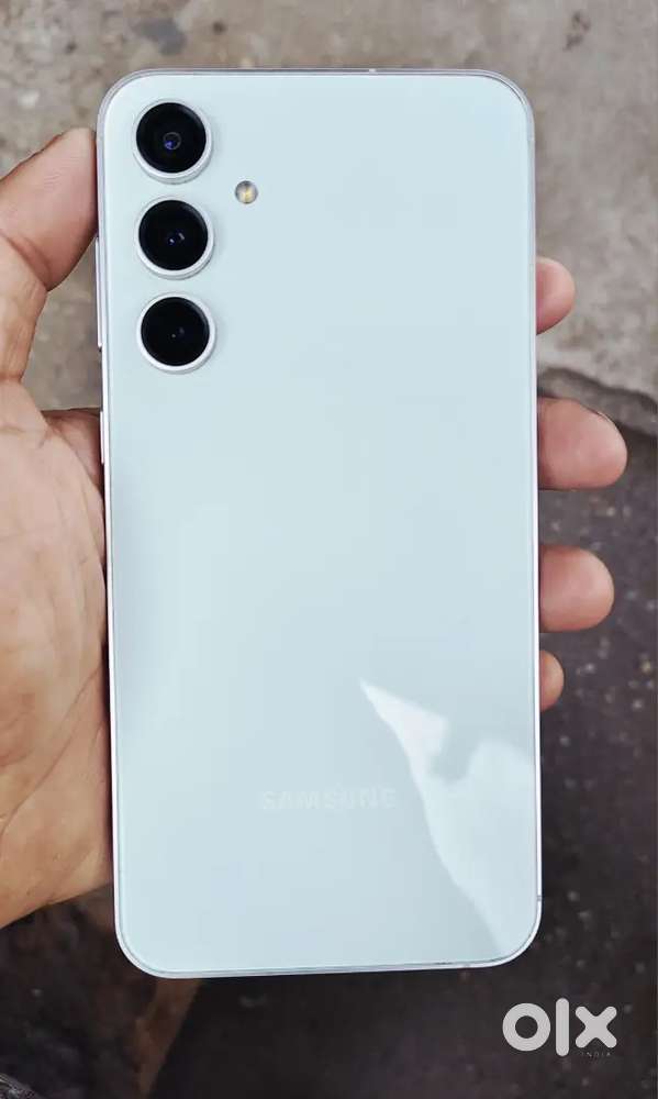 S23 fe 5g 8gb 128gb in warranty 6 to 7 month old