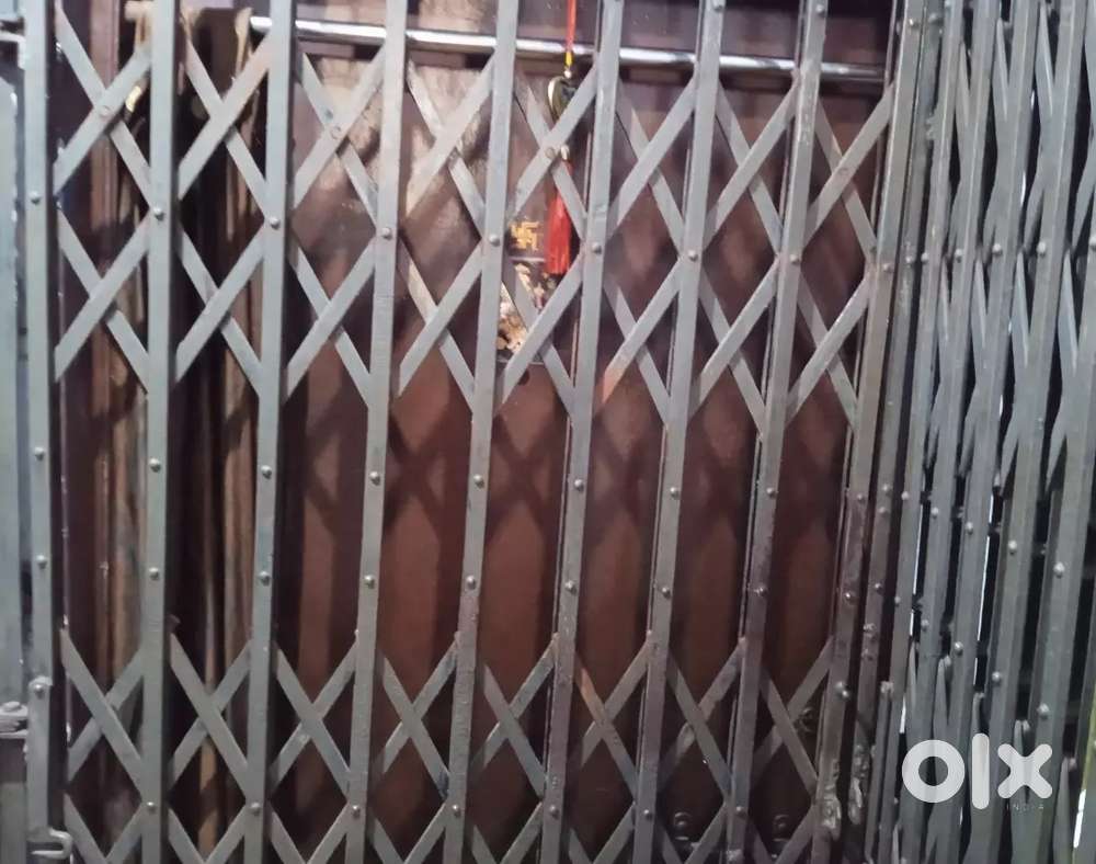 This PG is in Jadavpur.((For male students)