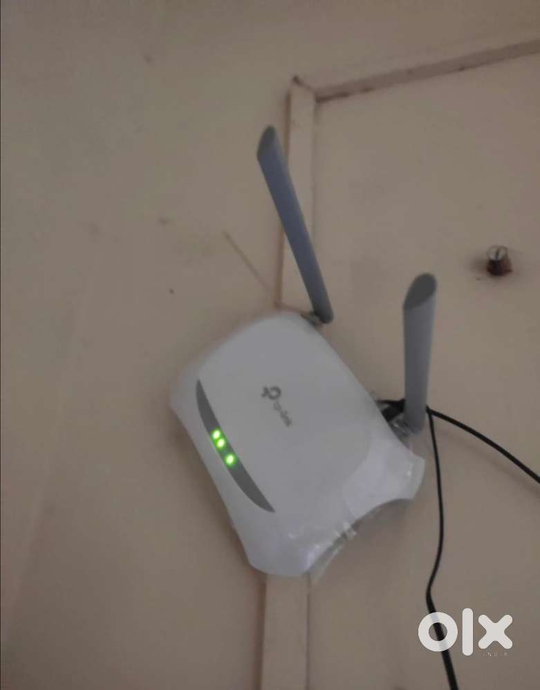 Tp link wifi router with dual antenna