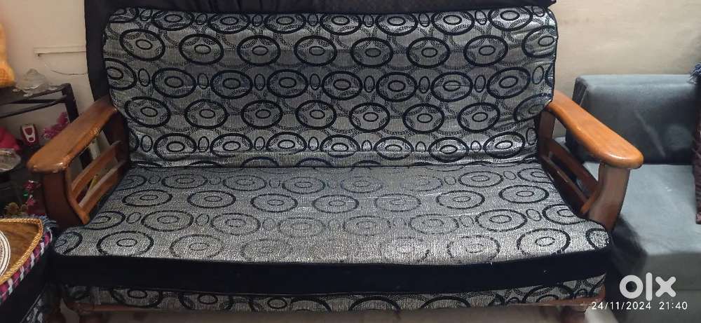 5 Seater Sofa for Sell