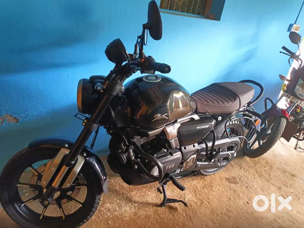 TVS RONIN BLACK EDITION
