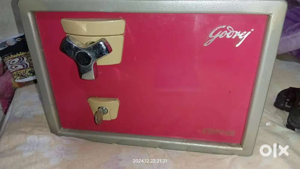 Godrej Premium Coffer V1 Red Home Locker