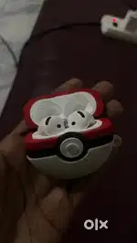 New white Apple AirPods 4 w/ ANC