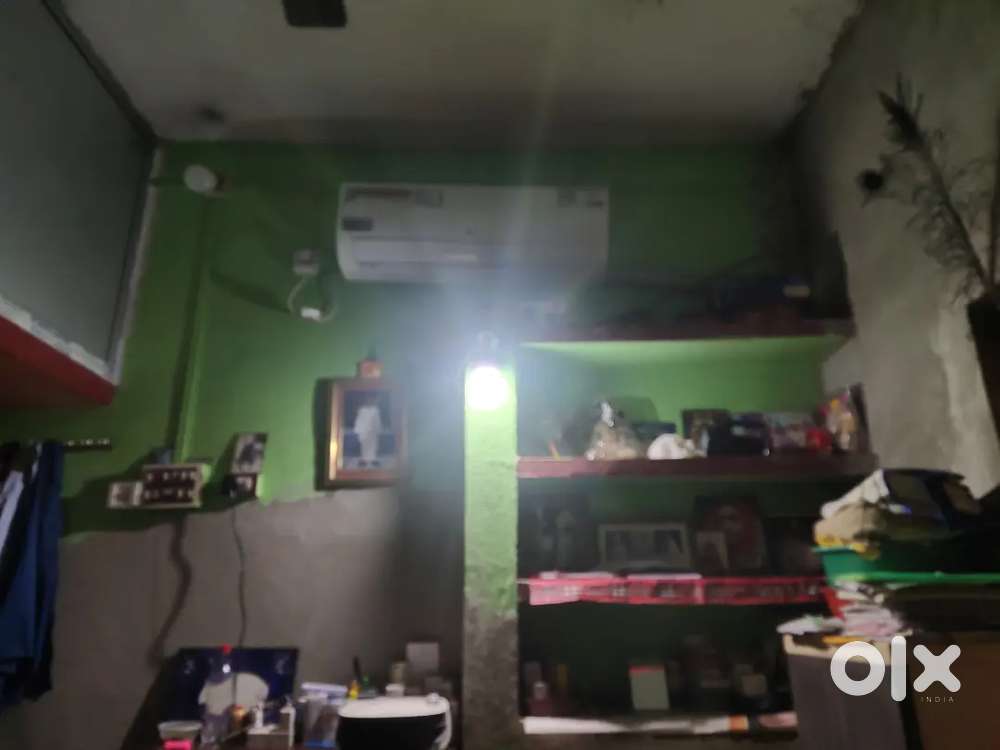 1.5 ton ac bechna hai.