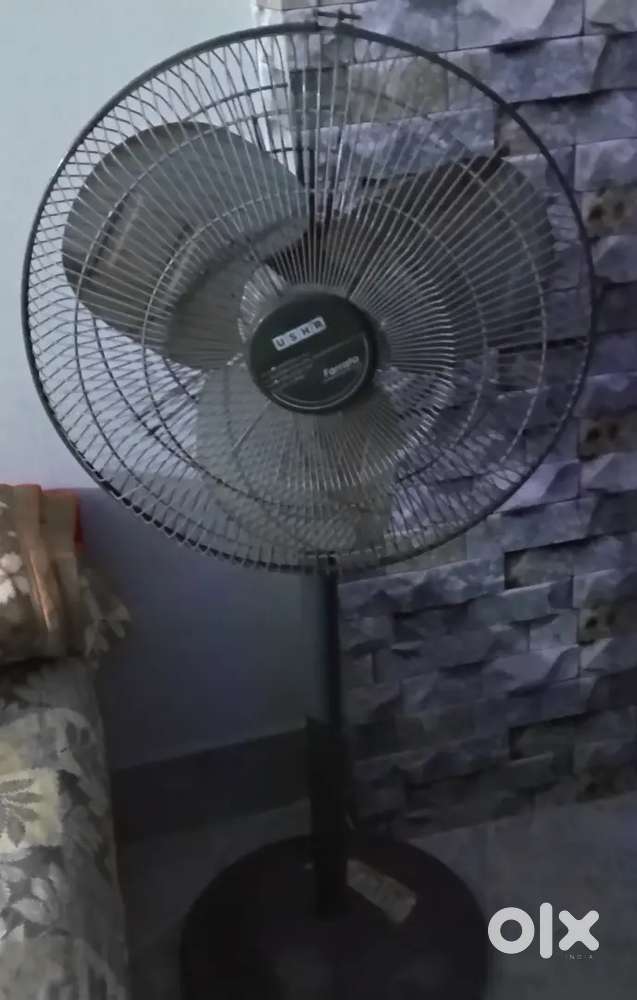 USHA FARRATA High power stand fan