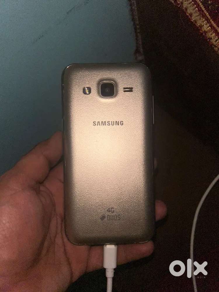 Samsung J2 1/8GB Folder Damaged