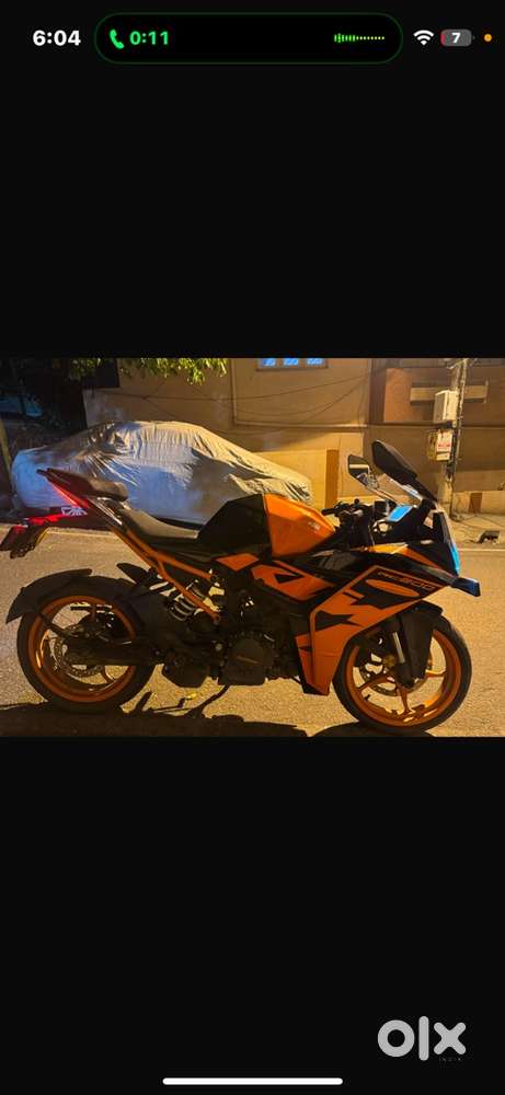 New vehicel 1 st owner service done in showroom non accidental bike