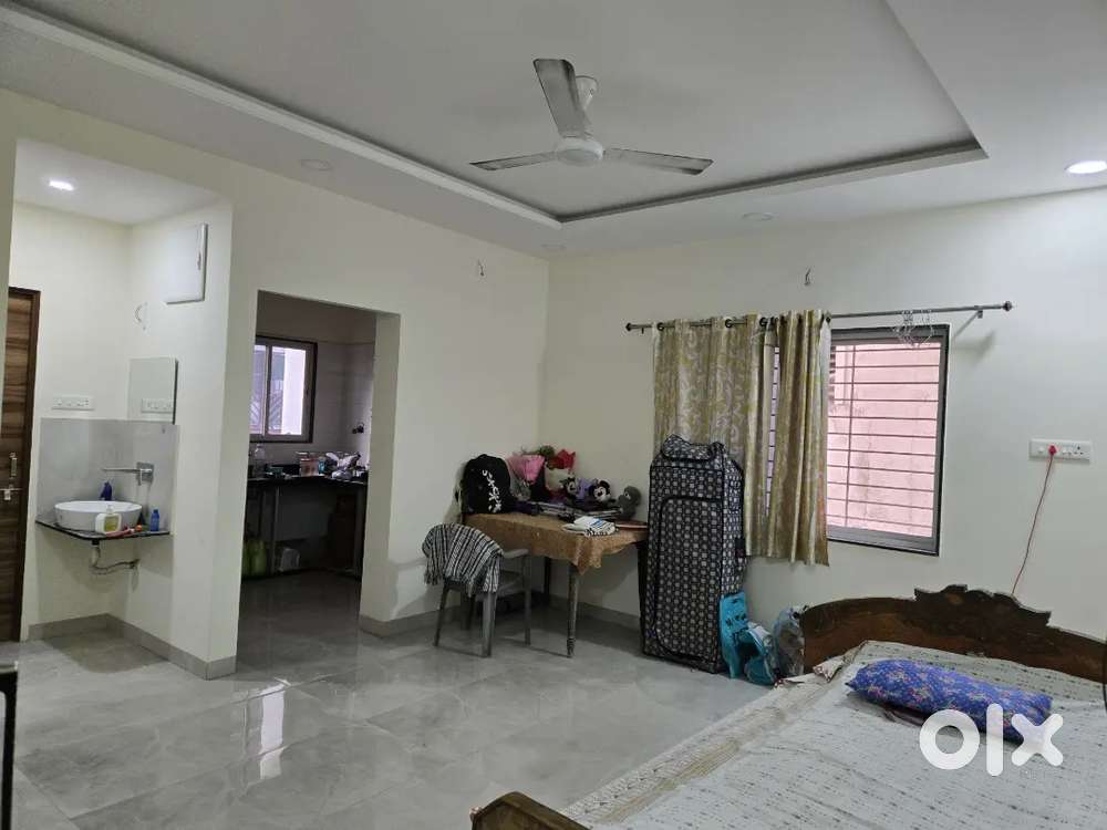 Looking for a female flatmate for Hall (single vacancy )