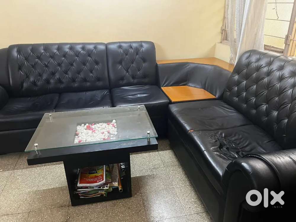5 seater sofa and center table