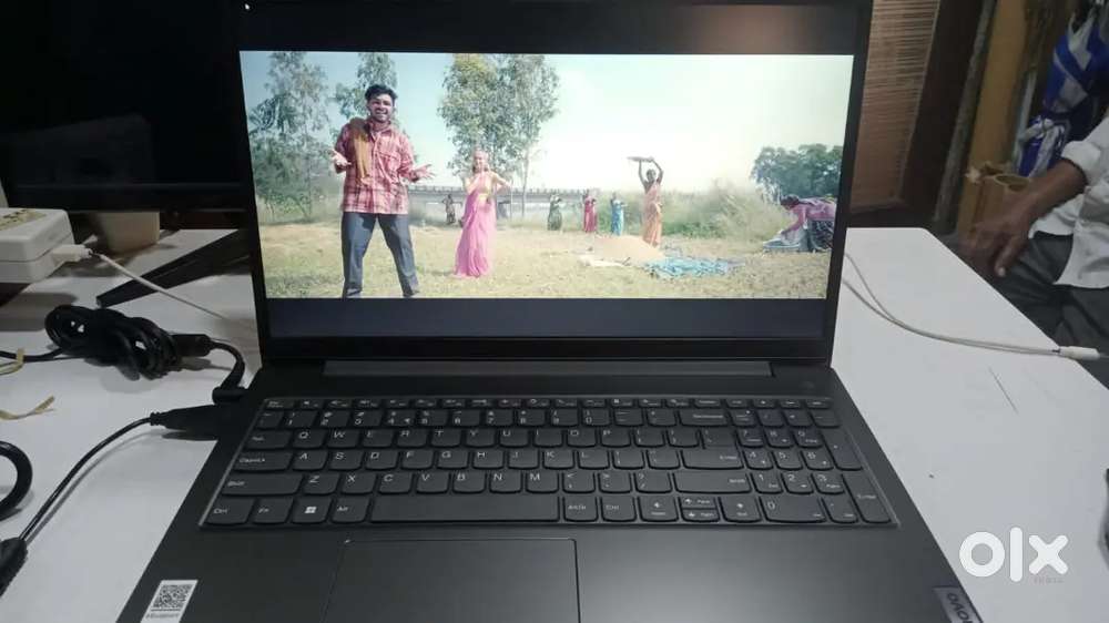 Lenovo v15
