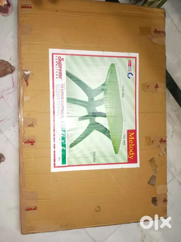 Supreme plastic dining set