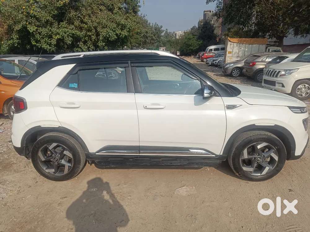 Hyundai Venue 2020 Petrol 30000 Km Driven