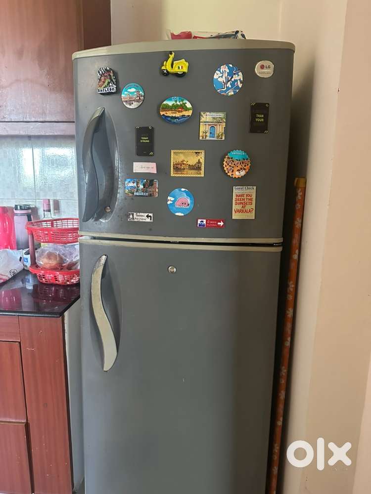 Washing machine, refridgerator/ fridge, dining table
