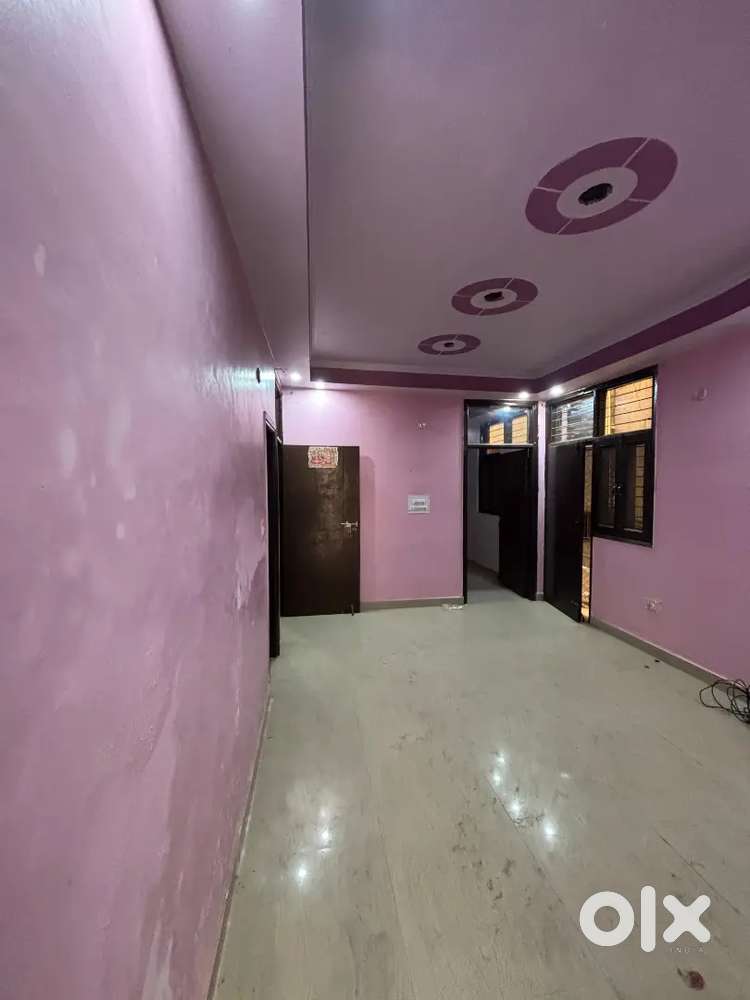 फ्लैट इन डीएलएफ अंकुर विहार रेंट 5000 एंड मेंटेनेंस 500