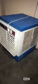 Cooler with stand