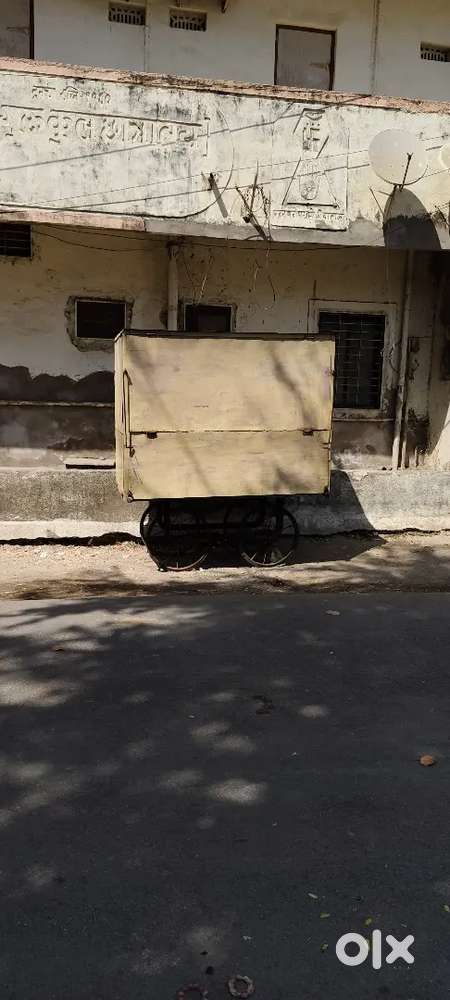 ખાણી પીણી ના ધંધા માટે ચાલુ રેકડી વેચવાની છે