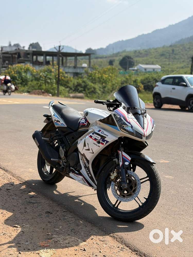 Yamaha R15 v2 s