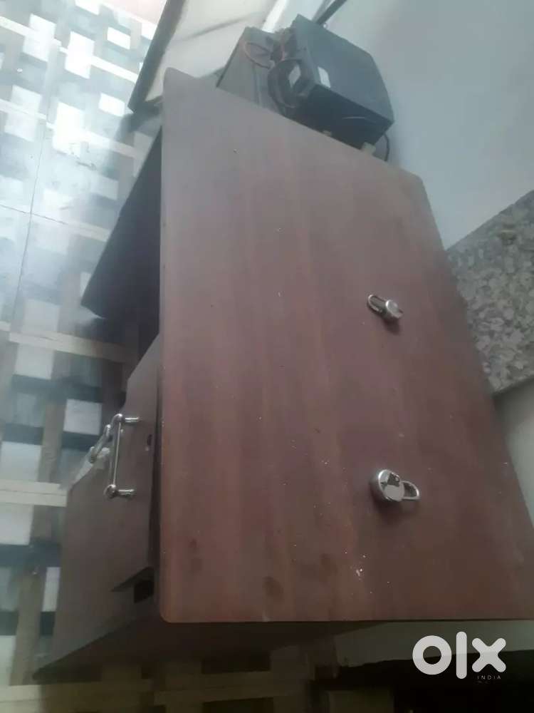 Combo of office table and chair, good quality
