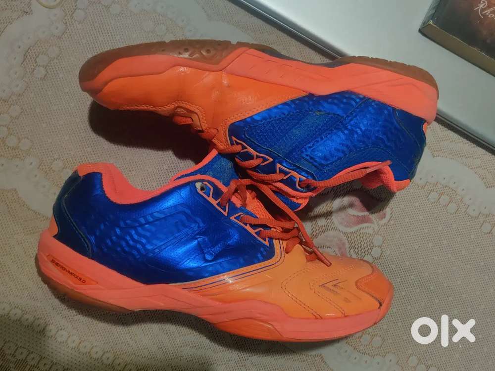 Victor Badminton Shoes (UK-6).