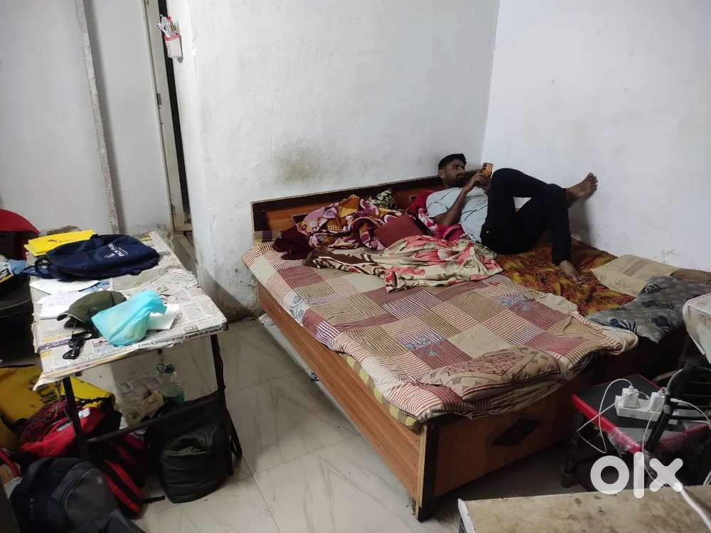I want a room partner Sindhi colony