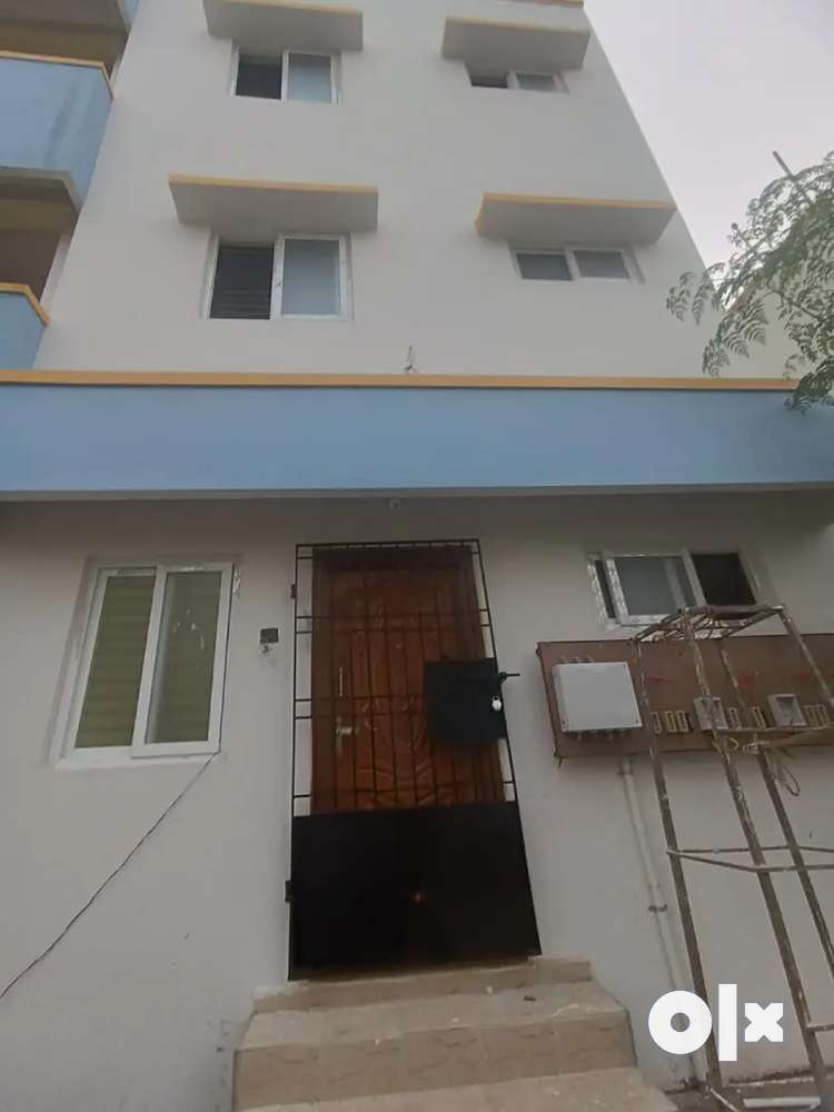Spacious 2bhk with 1 attached bathroom and 1 common bathroom