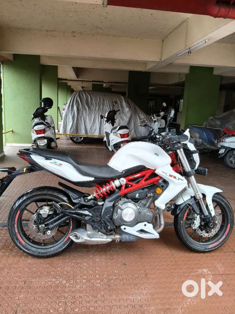 Benelli tnt 300 white color