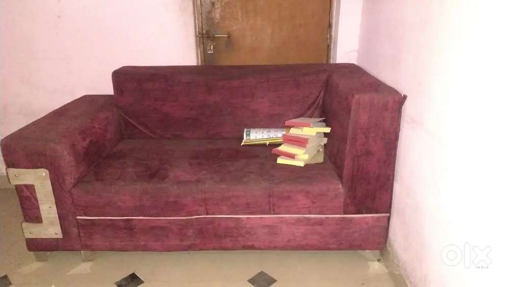 L shape sofa set urgent sell karna hai . Negotiable price