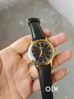 Men's leather strap watch