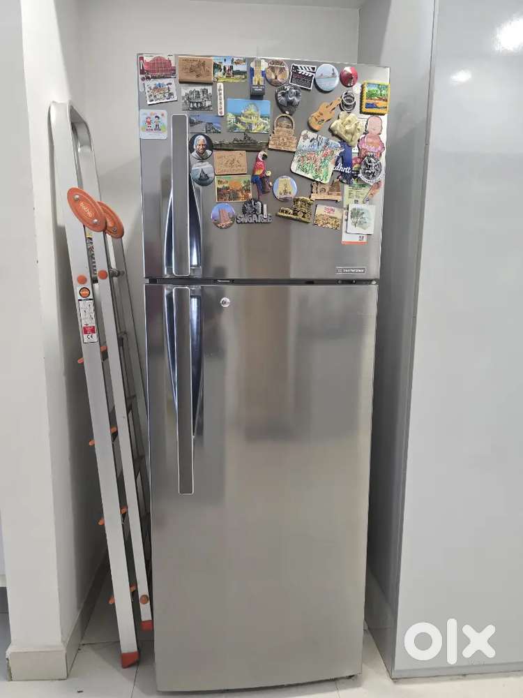 Double door refrigerator