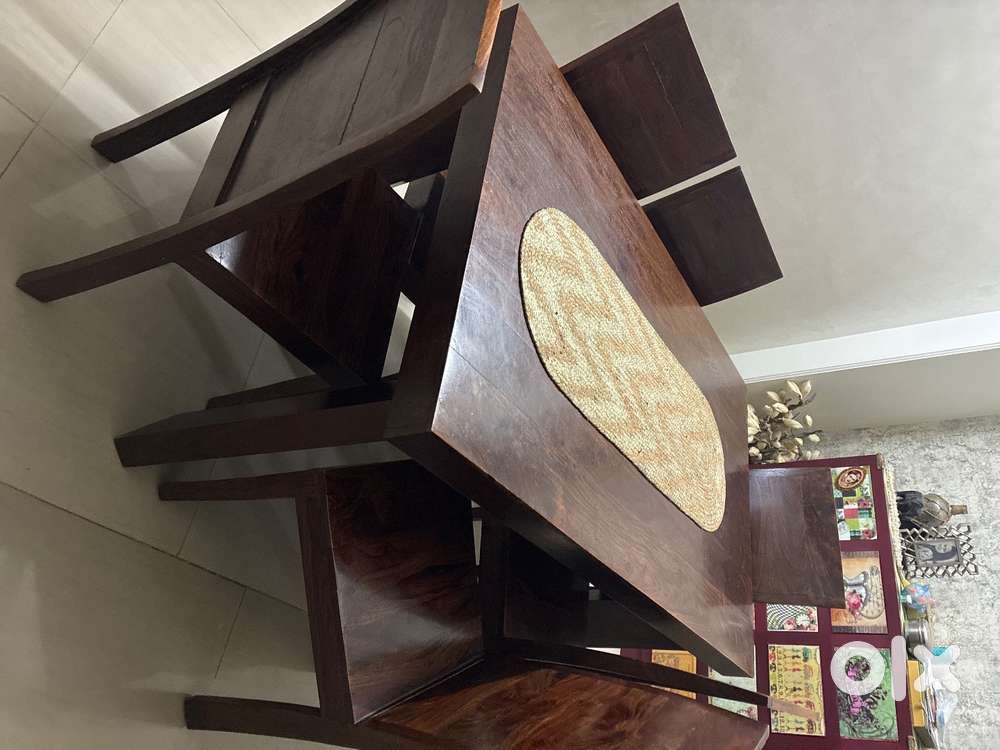 Dining with six chairs