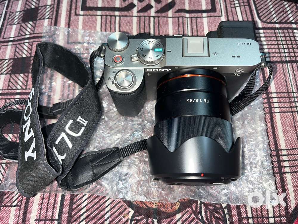 Sony A7C mark ll mirrorless camera with FE 35mm F1.8 lens new