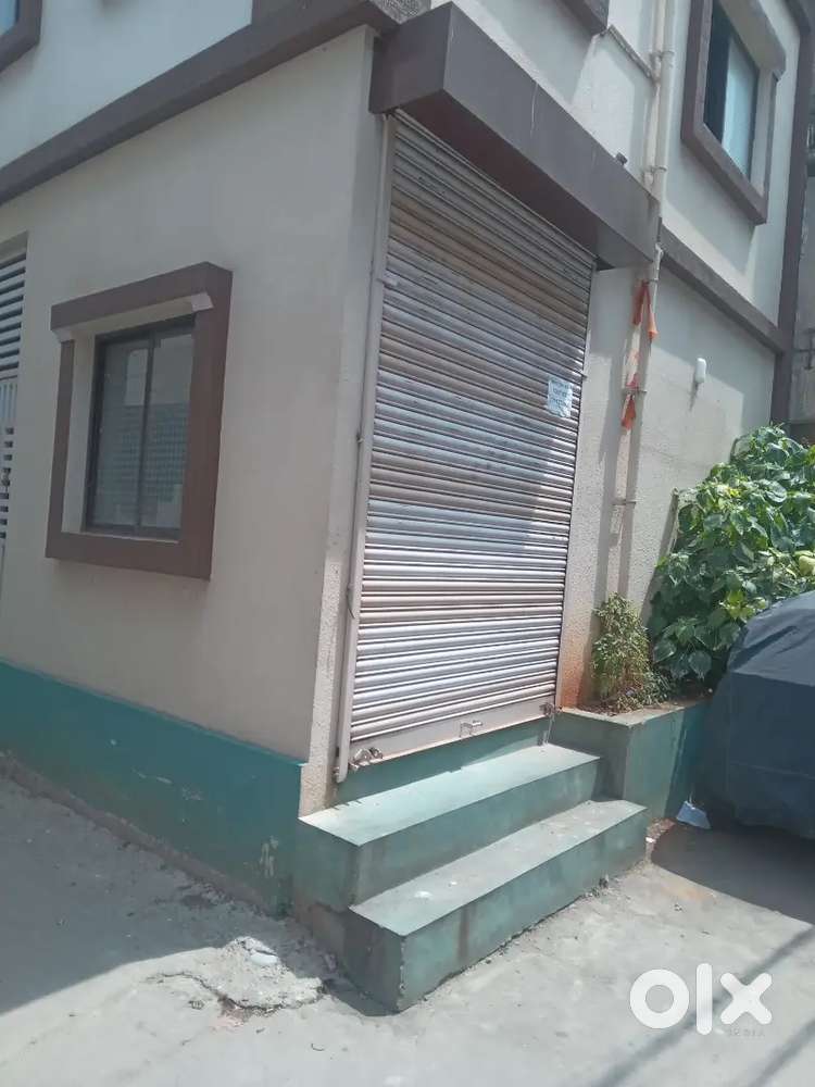 Corner shop for rent in prime location