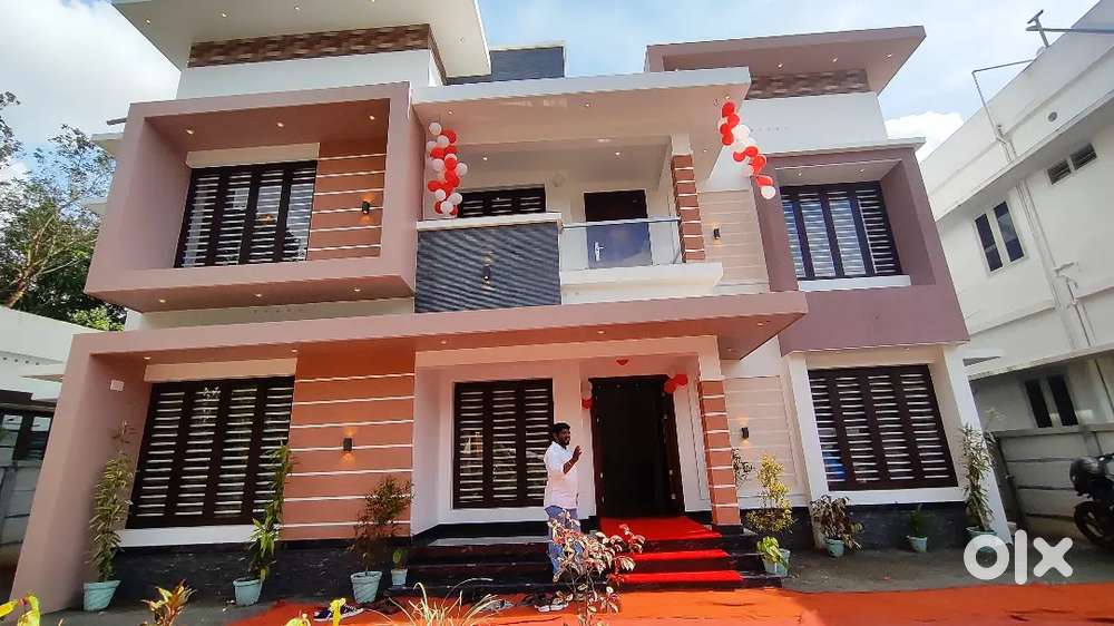 ANGAMALY 6 CENT LAND WITH 2000 SQUARE FEET HOUSE FOR SALE