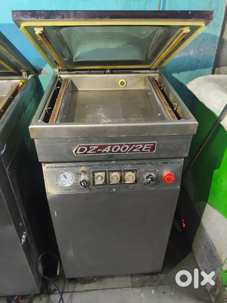 Vacuum packing machine