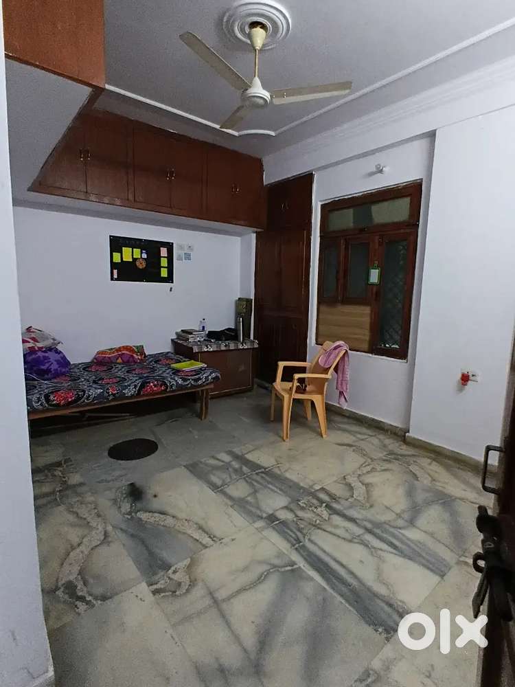 1 roommate chahiye room ke liye