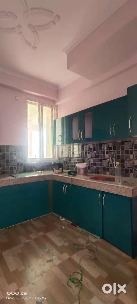 Ravi Properties 2 Bhk Flat For rent in Appertment On Road DLW .