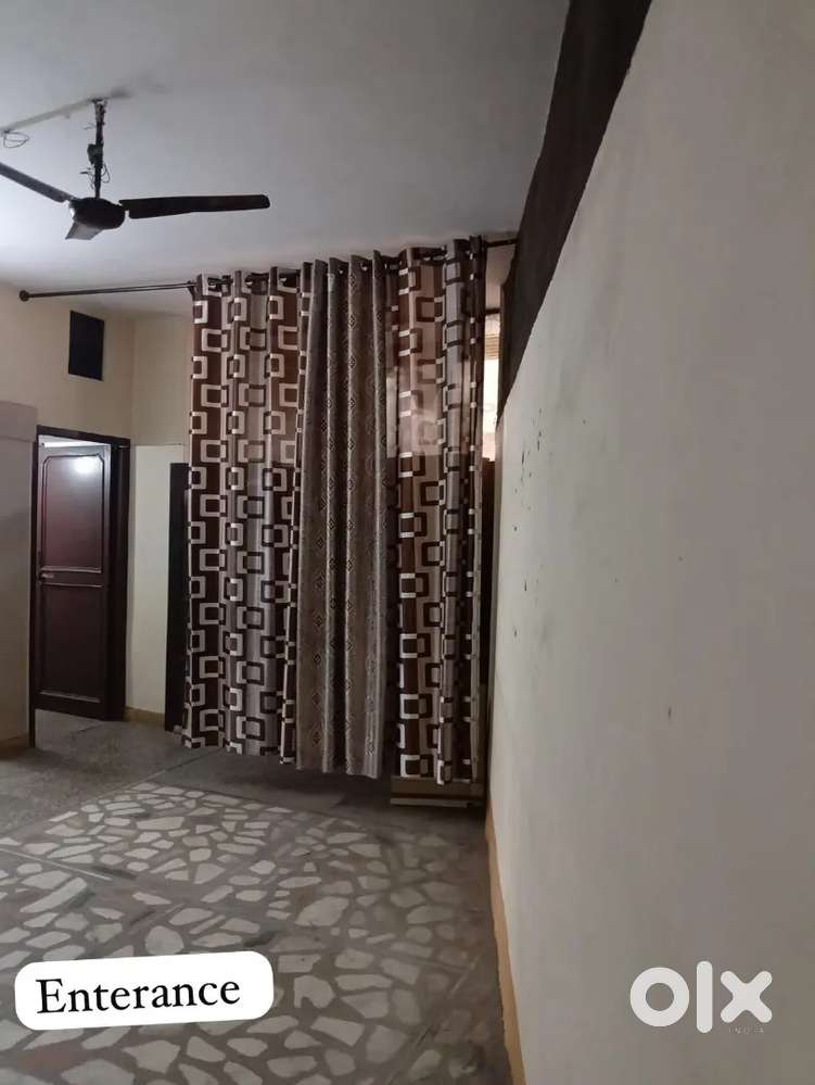 Independent Room for rent in ghumar mandi near mona lisa showroom.