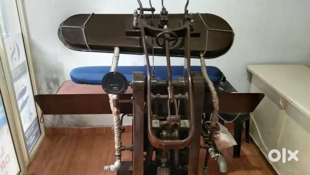 Steam iron with boiler