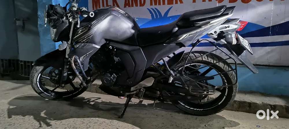 Bike maintain hai mileage 45,50km hai...bike pera hua nhi hai