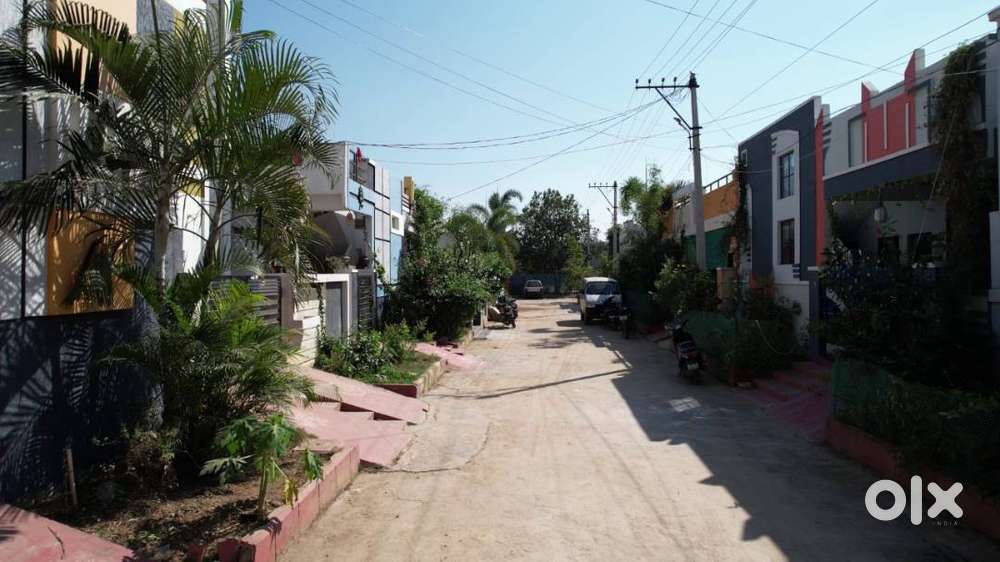 32 sq:yd open plot for sale in gated community