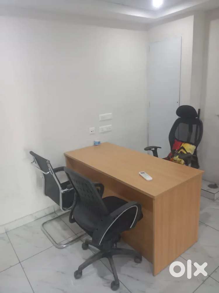 SMALL FULLY FURNISHED OFFICE SPACE