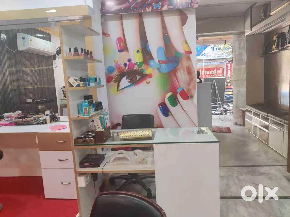 Jewellery and nail art