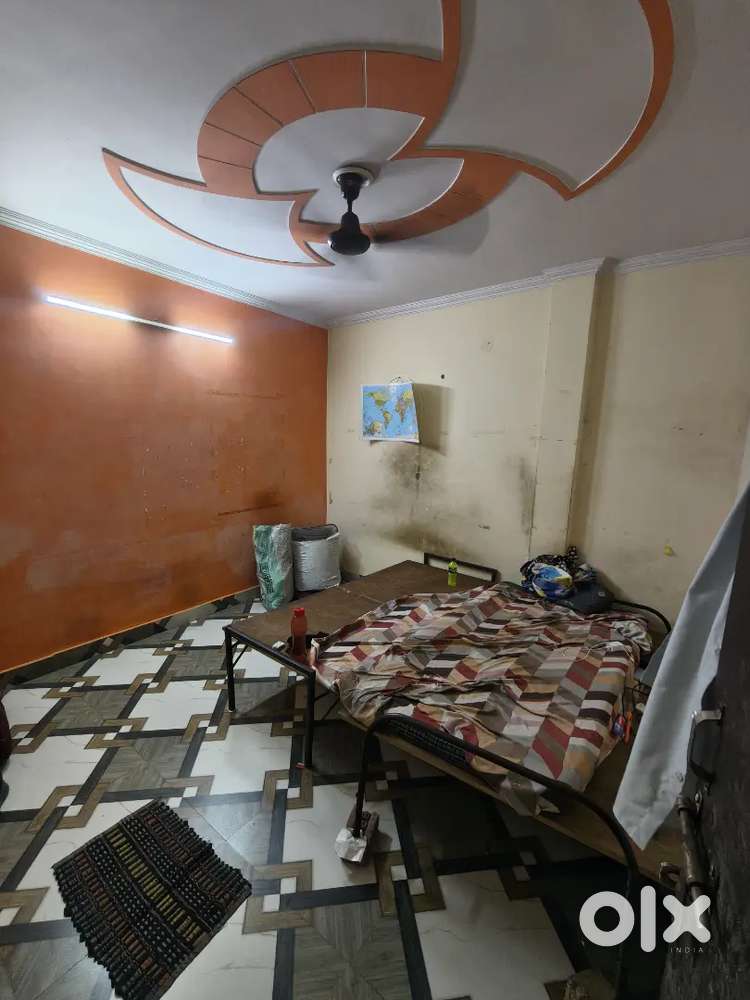 1 independent room is available in 2 BHK flat only for boys