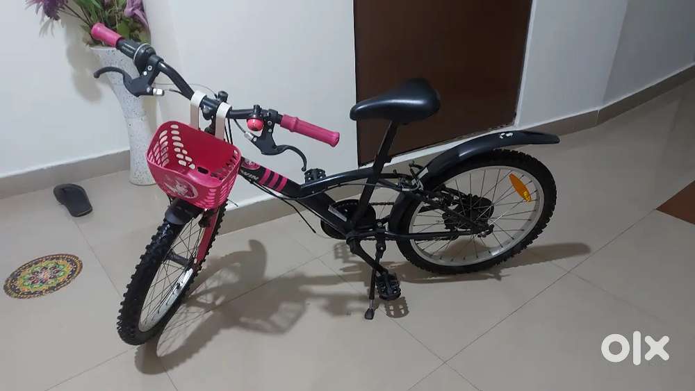 Girls Btwin geared cycle