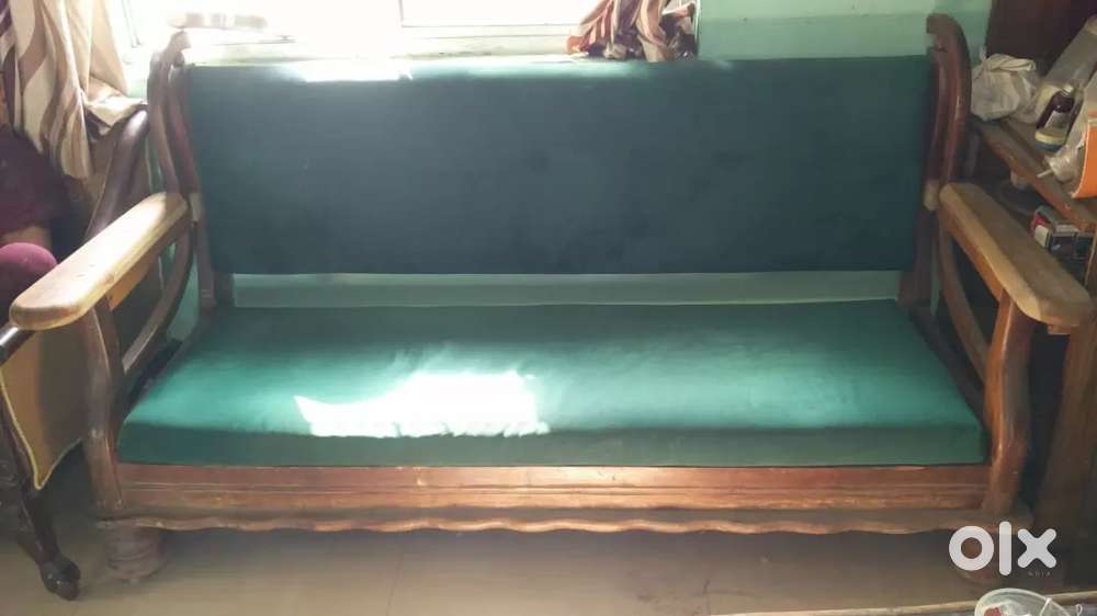 Heavy Red teak wood sofa set 3+2good condition Philips music system